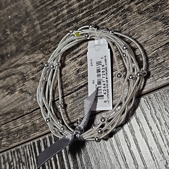 Nine West set of 8 stretch bracelets in shiny silver - with silver beads - Picture 3 of 6